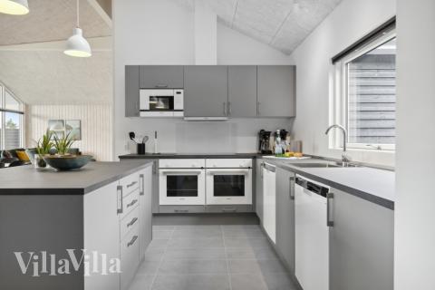 Die Küche in dem Luxusferienhaus Nr. 577 ist so gut ausgestattet, dass man problemlos Mahlzeiten für 18 Personen zubereiten kann.