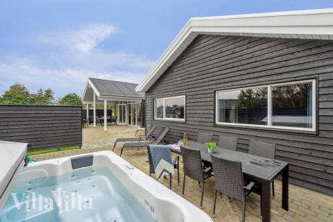 Im Luxusferienhaus Nr. 577 gibt es einen Whirlpool und 7 Schlafzimmer.