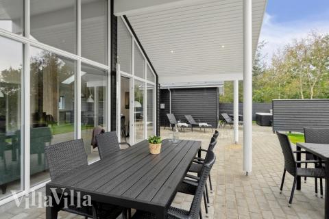 Genießen Sie einen Grillabend auf der Terrasse des Luxusferienhauses Nr. 577 in Nordjütland