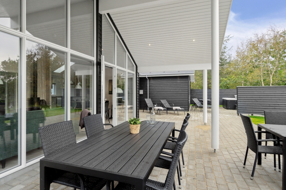 Genießen Sie einen Grillabend auf der Terrasse des Luxusferienhauses Nr. 577 in Nordjütland