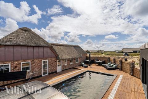 Das Luxusferienhaus Nr. 580 hat eine tolle Terrasse, die mit hochwertigen Gartenmöbeln für 16 Personen ausgestattet ist.