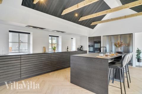 Die Küche in dem Luxusferienhaus Nr. 580 ist so gut ausgestattet, dass man problemlos Mahlzeiten für 16 Personen zubereiten kann.