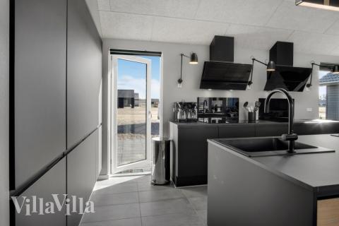 Gut ausgestattete Küche im Luxusferienhaus Nr. 554 in Westjütland.