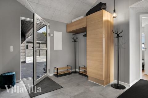 Der geräumige Eingangsbereich im Luxusferienhaus Nr. 554 in Westjütland