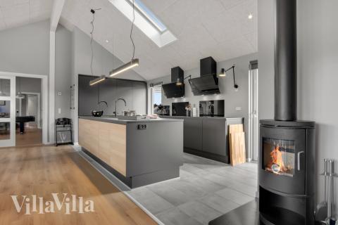 Die Küche in dem Luxusferienhaus Nr. 554 ist so gut ausgestattet, dass man problemlos Mahlzeiten für 26 Personen zubereiten kann.