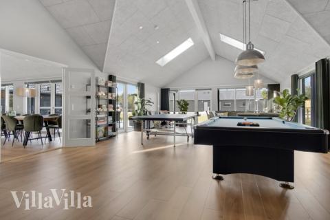 Das Luxusferienhaus 554 für 26 Personen hat einen großen Aktivitätsraum mit u. a. Billard und Darts