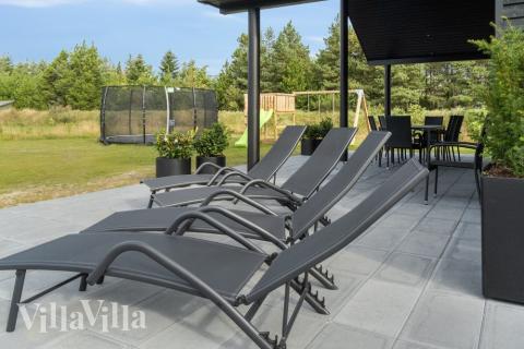 Auf der Terrasse des Ferienhauses Nr. 554 ist Platz für 26 Personen.