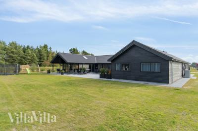Dieses schöne Poolhaus Nr. 554 mit Platz für 26 Personen liegt in Westjütland