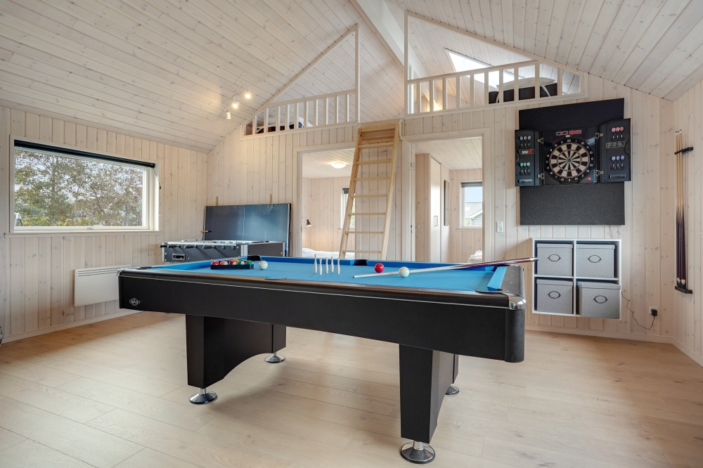Das Luxusferienhaus 578 für 12 Personen hat einen großen Aktivitätsraum mit u. a. Billard und Darts