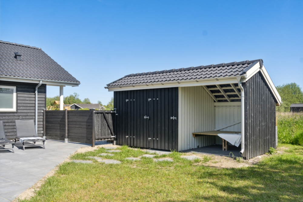 Zu dem attraktiven Ferienhaus Nr. 578 in Lolland/Falster/Mön gehört auch ein tolles Angebot im Außenbereich, z. B. Spieleturm und Schaukeln