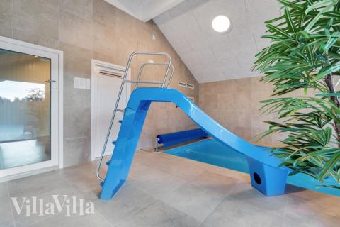 Der schicke Pool im Luxusferienhaus Nr. 560 für 16 Personen