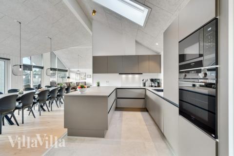 Die Küche im Luxusferienhaus Nr. 560 ist gut eingerichtet.