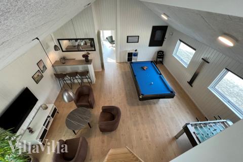 Aktivitätsraum im Luxusferienhaus Nr. 560 mit 6 Schlafzimmern und Platz für 16 Gäste.