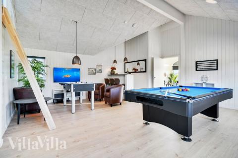 Neben den vielen schönen Stunden, die man im Poolbereich des Hauses verbringen kann, bietet das Luxusferienhaus 560 auch Spielevergnügen bei Billard/Tischtennis und Darts