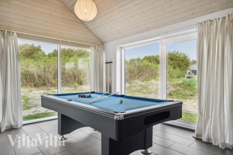 Das Luxusferienhaus 557 für 14 Personen hat einen großen Aktivitätsraum mit u. a. Billard und Darts