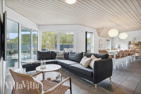 Aufenthaltsraum mit Platz für 14 im Luxusferienhaus Nr. 557.