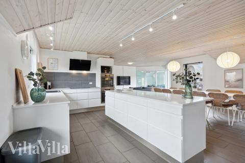 Die Küche in dem Luxusferienhaus Nr. 557 ist so gut ausgestattet, dass man problemlos Mahlzeiten für 14 Personen zubereiten kann.