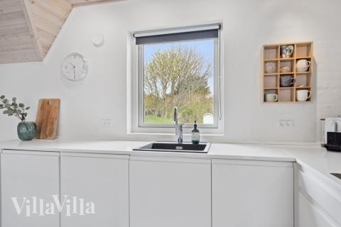 In der Küche des Luxusferienhauses ist alles vorhanden, was man braucht, um Mahlzeiten für 14 Personen zuzubereiten.