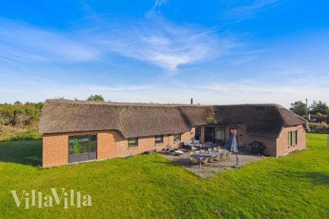 Dieses schöne Poolhaus Nr. 557 mit Platz für 14 Personen liegt in Westjütland