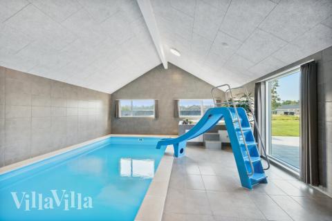 Der schicke Pool im Luxusferienhaus Nr. 579 für 26 Personen