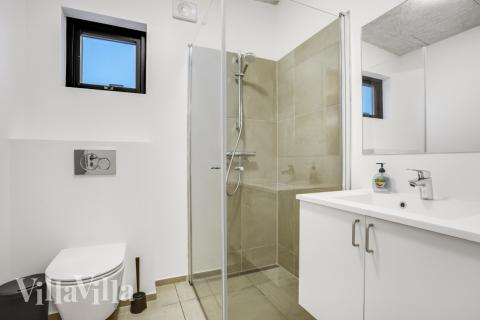 Eines der Badezimmer im Luxusferienhaus Nr. 581