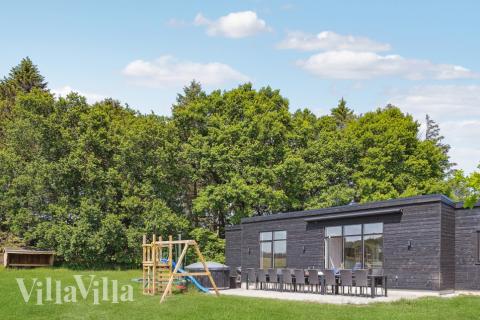 Diese schicke Haus mit Whirlpool Nr. 581 mit Platz für 16 Personen liegt in Ostjütland