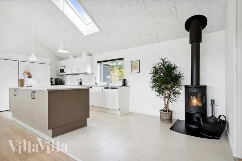 Gut ausgestattete Küche im Luxusferienhaus Nr. 583 in Westjütland.