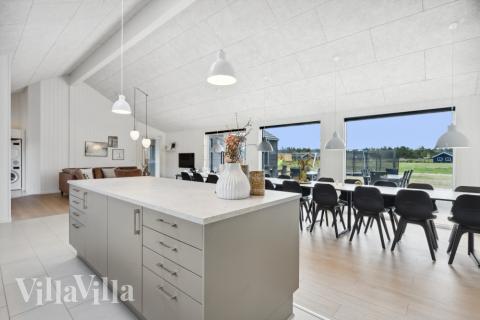 Die Küche in dem Luxusferienhaus Nr. 583 ist so gut ausgestattet, dass man problemlos Mahlzeiten für 24 Personen zubereiten kann.