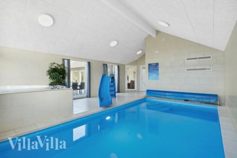 Der schicke Pool im Luxusferienhaus Nr. 583 für 24 Personen