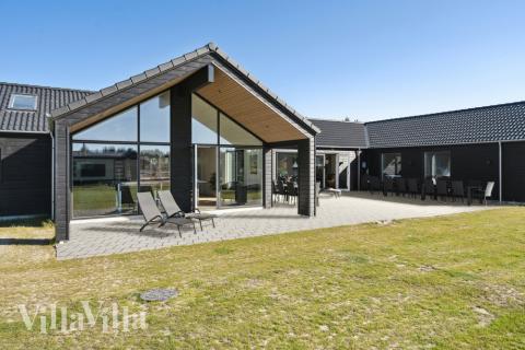 Das Luxusferienhaus Nr. 583 hat eine tolle Terrasse, die mit hochwertigen Gartenmöbeln für 24 Personen ausgestattet ist.