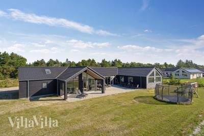 Dieses schöne Poolhaus Nr. 583 mit Platz für 24 Personen liegt in Westjütland