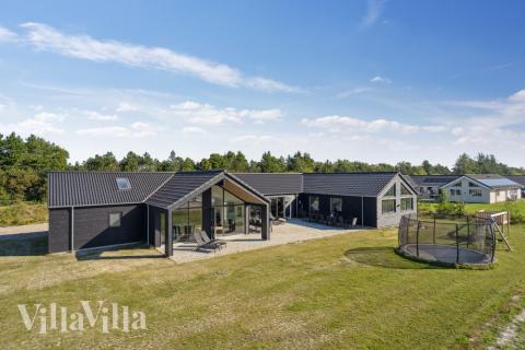 Dieses schöne Poolhaus Nr. 583 mit Platz für 24 Personen liegt in Westjütland