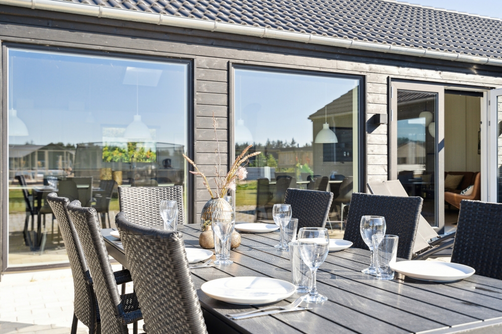 Genießen Sie einen Grillabend auf der Terrasse des Luxusferienhauses Nr. 583 in Westjütland