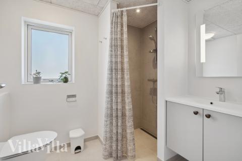 Eines der Badezimmer im Luxusferienhaus Nr. 601