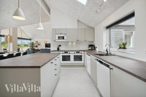 Die Küche in dem Luxusferienhaus Nr. 601 ist so gut ausgestattet, dass man problemlos Mahlzeiten für 18 Personen zubereiten kann.