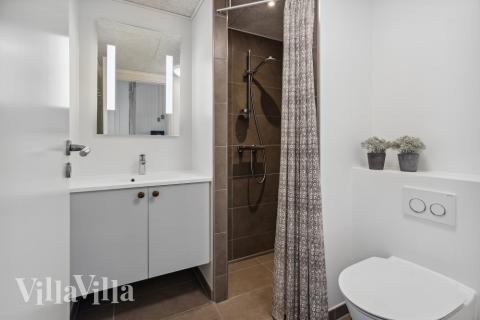 Eines der Badezimmer im Luxusferienhaus Nr. 591