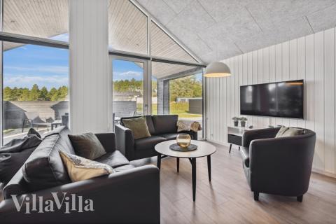 Das Luxusferienhaus 591 für 20 Personen hat einen großen Aktivitätsraum mit u. a. Billard und Darts