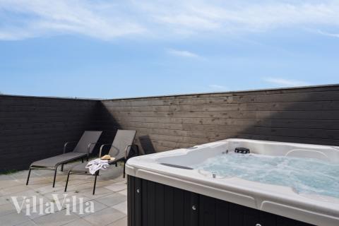 Genießen Sie den warmen Whirlpool im Luxusferienhaus Nr. 591 in Südjütland