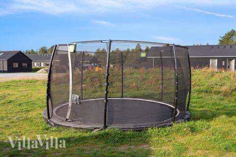 Zu dem attraktiven Ferienhaus Nr. 591 in Südjütland gehört auch ein tolles Angebot im Außenbereich, z. B. Spieleturm und Schaukeln