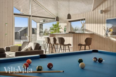 Neben den vielen schönen Stunden, die man im Poolbereich des Hauses verbringen kann, bietet das Luxusferienhaus 594 auch Spielevergnügen bei Billard/Tischtennis und Darts