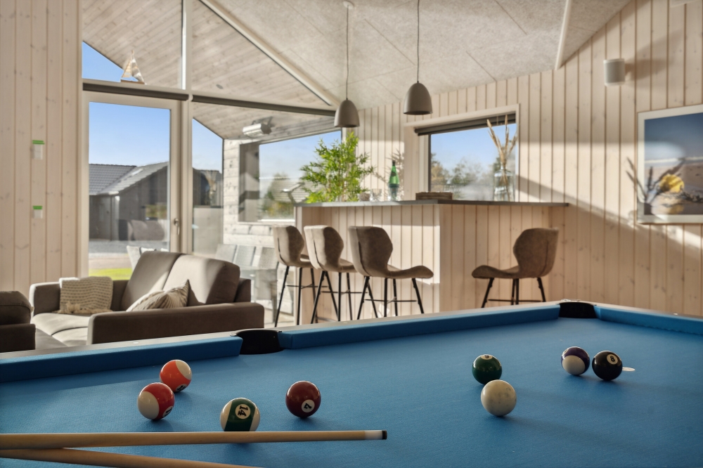 Neben den vielen schönen Stunden, die man im Poolbereich des Hauses verbringen kann, bietet das Luxusferienhaus 594 auch Spielevergnügen bei Billard/Tischtennis und Darts