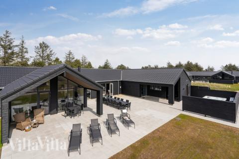 Dieses schöne Poolhaus Nr. 594 mit Platz für 20 Personen liegt in Südjütland