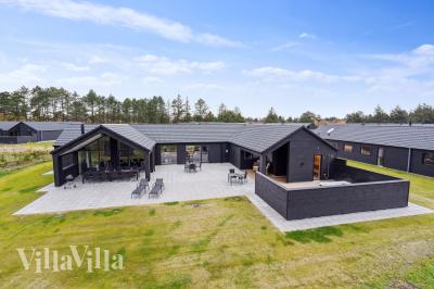 Dieses schöne Poolhaus Nr. 596 mit Platz für 20 Personen liegt in Südjütland