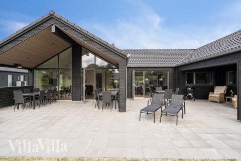 Genießen Sie einen Grillabend auf der Terrasse des Luxusferienhauses Nr. 597 in Südjütland