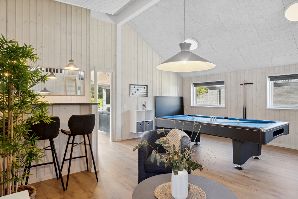 Neben den vielen schönen Stunden, die man im Poolbereich des Hauses verbringen kann, bietet das Luxusferienhaus 597 auch Spielevergnügen bei Billard/Tischtennis und Darts