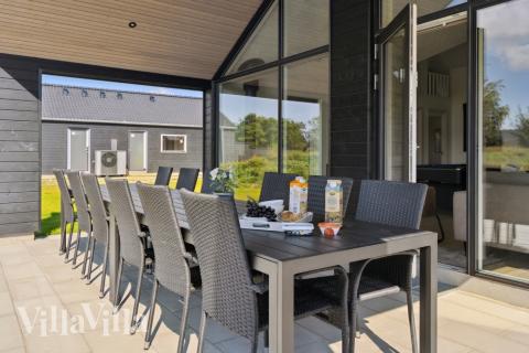 Das Luxusferienhaus Nr. 598 hat eine tolle Terrasse, die mit hochwertigen Gartenmöbeln für 20 Personen ausgestattet ist.