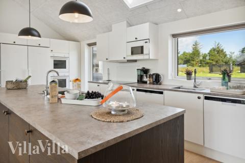 Die Küche in dem Luxusferienhaus Nr. 598 ist so gut ausgestattet, dass man problemlos Mahlzeiten für 20 Personen zubereiten kann.