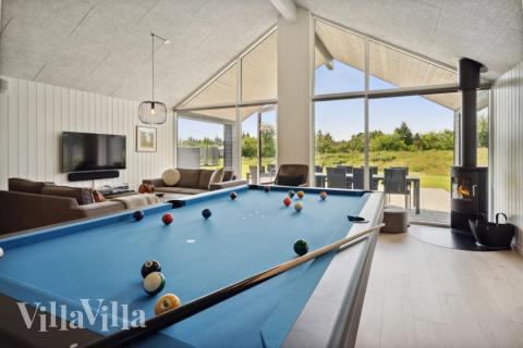 Aktivitätsraum im Luxusferienhaus Nr. 598 mit 8 Schlafzimmern und Platz für 20 Gäste.