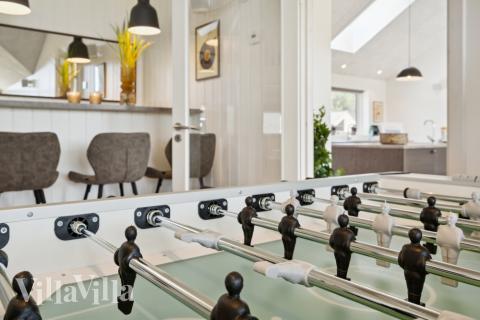Das Luxusferienhaus 598 für 20 Personen hat einen großen Aktivitätsraum mit u. a. Billard und Darts