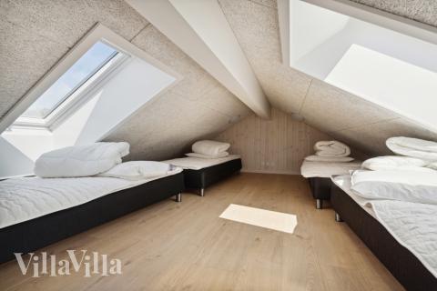 Der große ausgebaute Dachboden im Luxusferienhaus Nr. 598 für 20 Personen